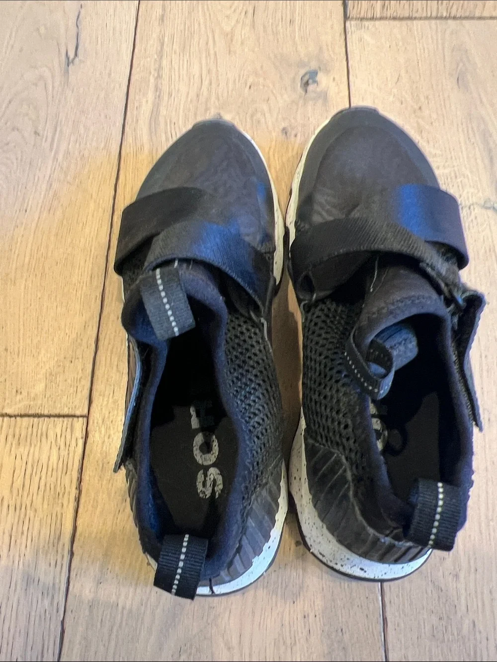 Sorel Women’s Black Slip-On Athletic Sneakers 6.5